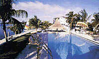 harborlights-pool.jpg (18696 bytes)